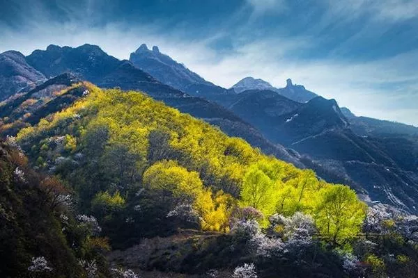 白石山景區(qū)<a href='http://m.eurekaspringsshopping.com/' target=_blank>旅游攻略</a>一日游